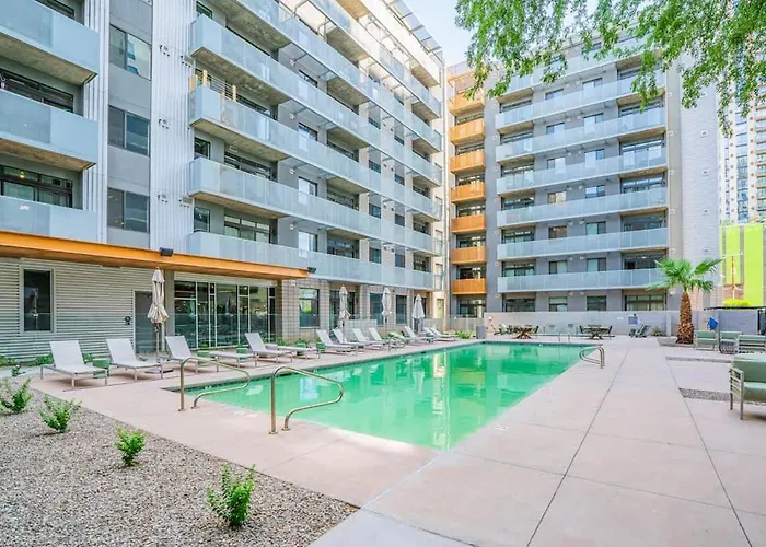 Chic Downtown 2-bedroom Pool Gym Parking * Phoenix