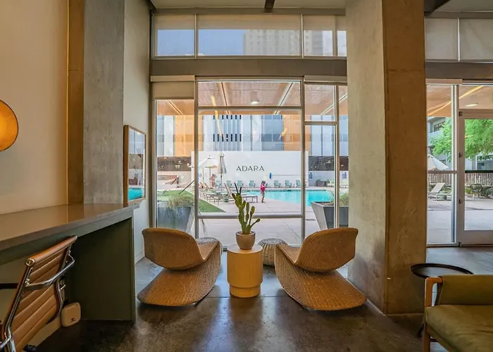 Chic Downtown 2-bedroom Pool Gym Parking Apartamento