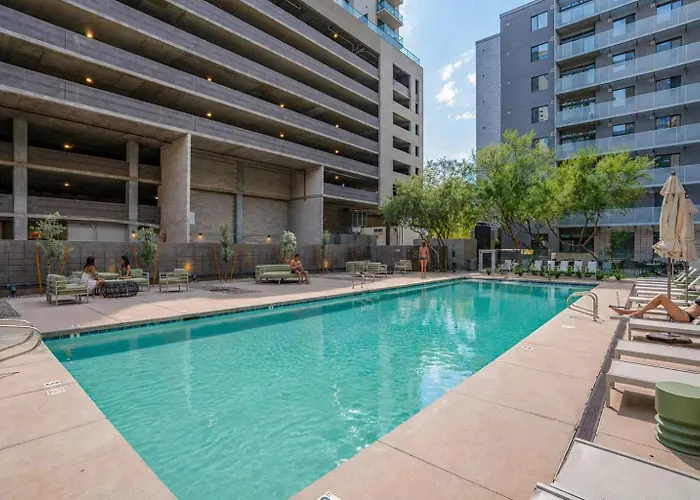 Chic Downtown 2-bedroom Pool Gym Parking Apartamento *